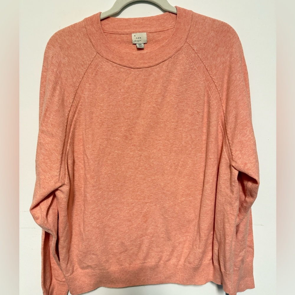 Beautiful soft lightweight sweater. Size XL. Soft peach color. 🍑